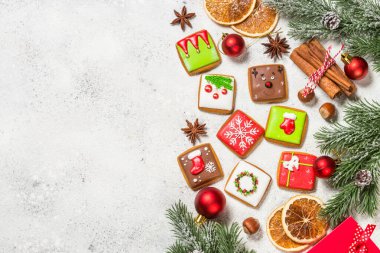 Noel kurabiyeleri ve bayram süslemeleri.