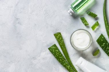 Aloe vera kozmetik taş masa görünümünde.