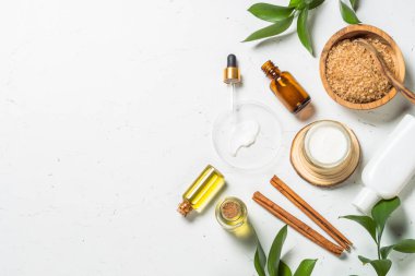 Doğal kozmetik ürünleri ile kozmetik laboratuvar konsepti.