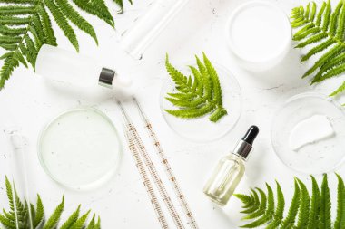 Doğal kozmetik ürünleri ile kozmetik laboratuvar konsepti.