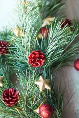 Christmas dal oyuncaklar ile dekore edilmiştir.