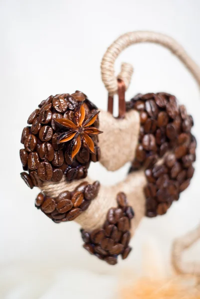 Декоративное сердце из кофе — стоковое фото