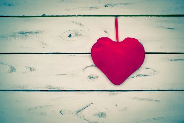 Único coração vermelho em retro stile — Fotografia de Stock