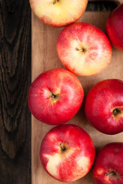 Some red apples on the board — Stock Photo, Image