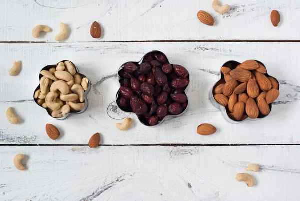 Almonds, cashews,  and briar in a cookie cutters. — Stock Photo, Image