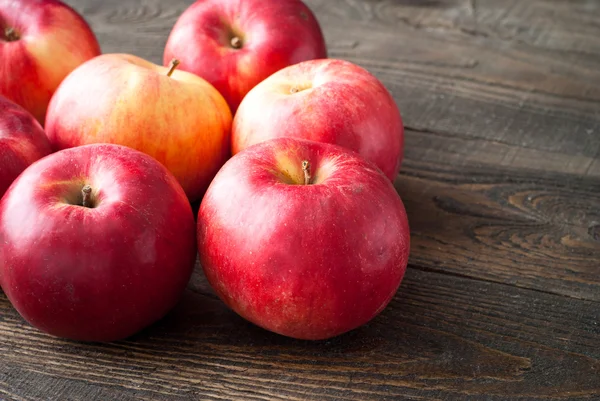 Some red apples at the  table — Stock Photo, Image