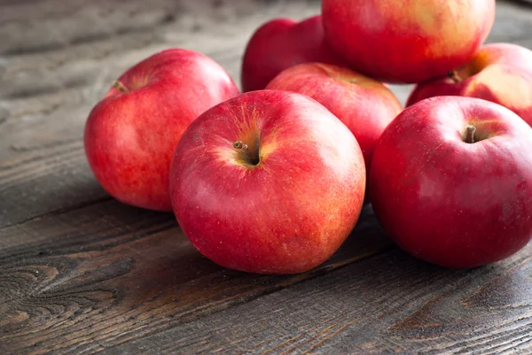 Some red apples at the  table — Stock Photo, Image