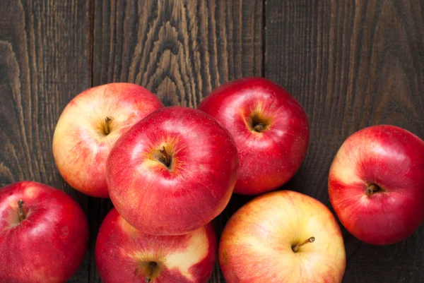 Many apples on the table — Stock Photo, Image