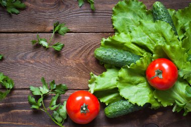 Marul, salatalık ve domates
