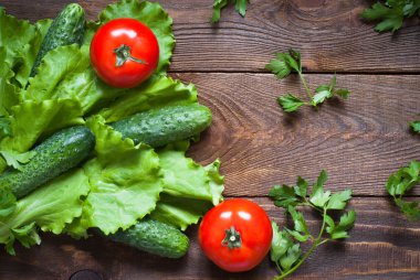 Marul, salatalık ve domates