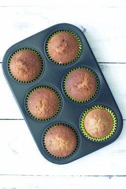 Yemek pişirme içinde turuncu muffins