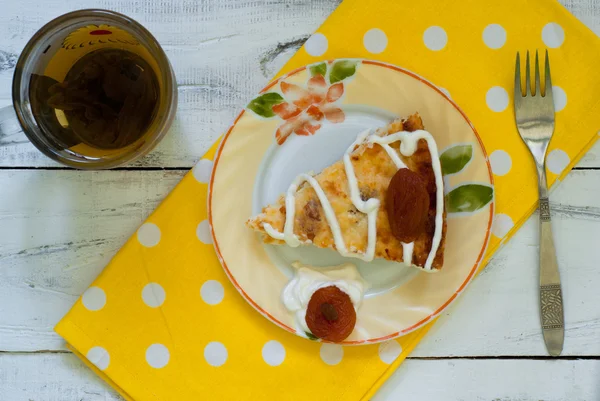 Casseruola con uvetta e albicocche — Foto Stock