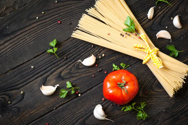 Uncooked spaghetti — Stock Photo, Image