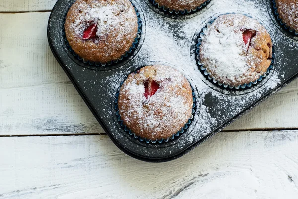 Muffins with strawberries — Stock Photo, Image