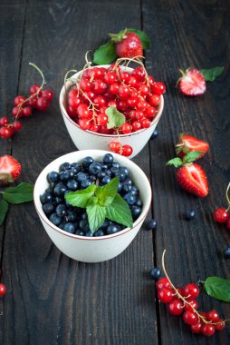 Çirkindir farklı çilek ile