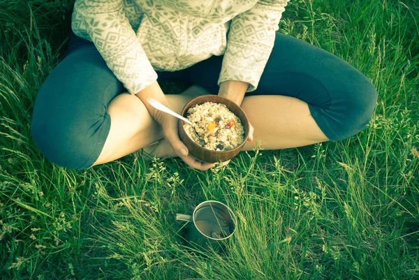 Desayuno al aire libre por la mañana — Foto de Stock