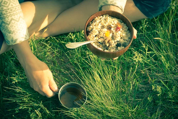 Desayuno al aire libre por la mañana — Foto de Stock
