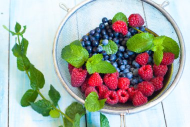 Yaban mersini ve çilek