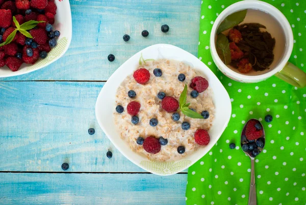 Farklı meyveleri ile yulaf ezmesi