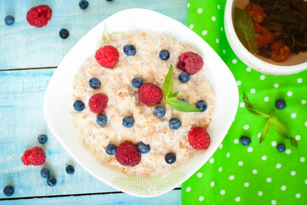 Farklı meyveleri ile yulaf ezmesi