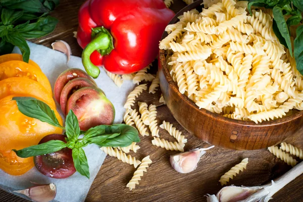 Ingredients for cooking pasta — Stock Photo, Image