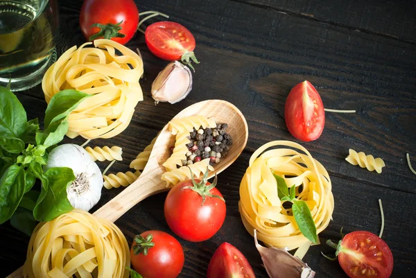 Složky na vaření italských těstovin — Stock fotografie