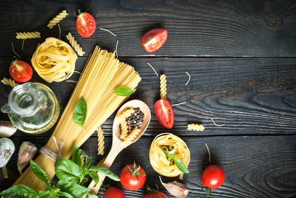 Ingredients for cooking Italian pasta — Stock Photo, Image