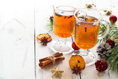 sıcak çay ile baharat