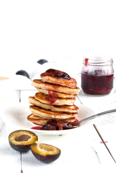 Pancakes with plum jam — Stock Photo, Image