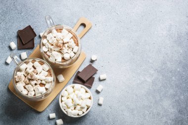 Sıcak çikolata hatmi taş tablosundaki ile. Kopya alanı ile Üstten Görünüm.