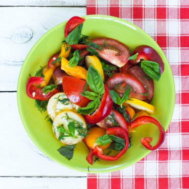 Taze sebze salatası