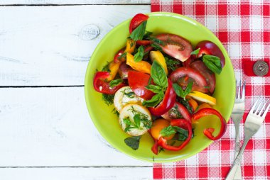 Taze sebze salatası