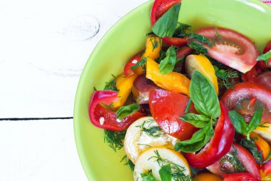 Taze sebze salatası