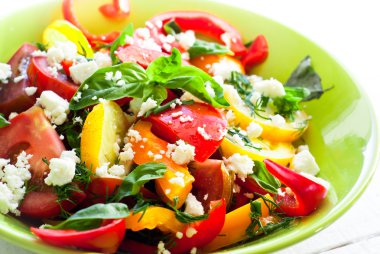 Taze sebze salatası.