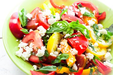 Taze sebze salatası.