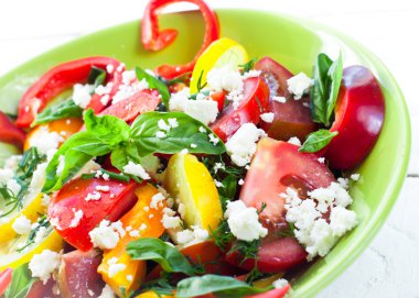 Taze sebze salatası.