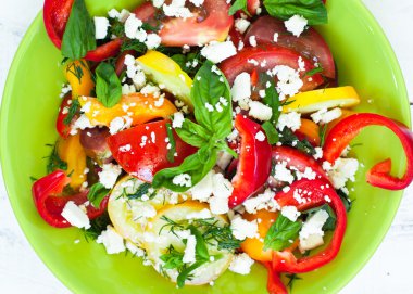 Taze sebze salatası.