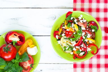 Taze sebze salatası.