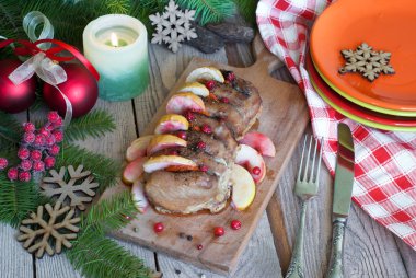 elma ve cranberries ile Kızartma domuz