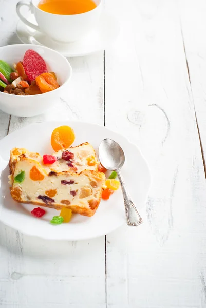 Torta dolce con frutta secca — Foto Stock