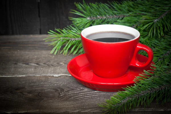 Heißer Kaffee in einer roten Tasse — Stockfoto