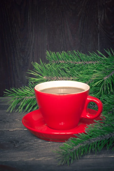 Heißer Kaffee in einer roten Tasse — Stockfoto