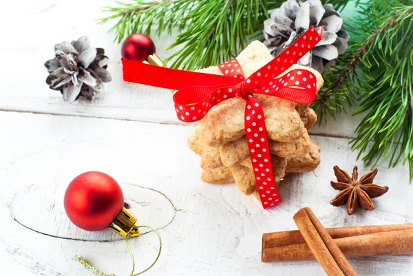 Galletas de Navidad con decoraciones —  Fotos de Stock