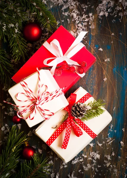 Algunas cajas con regalos de Navidad — Foto de Stock