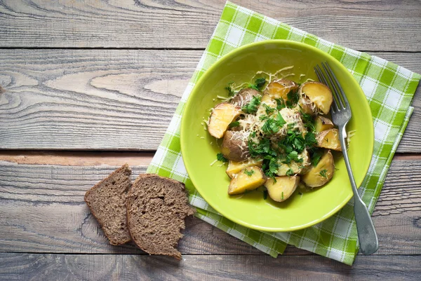 Batatas assadas com queijo — Fotografia de Stock