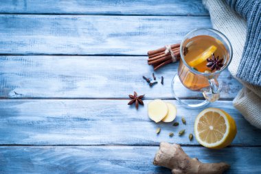 Baharat ile sıcak zencefil çayı