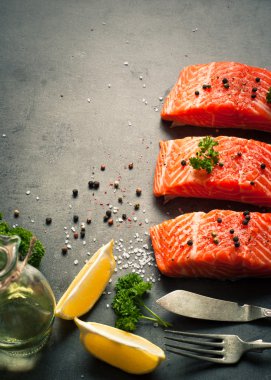 Çiğ somon fileto 