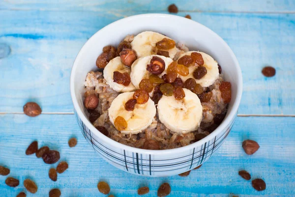 Muz, Kuru üzüm ve ballı yulaf ezmesi