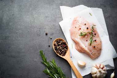 Baharat ile tavuk fileto