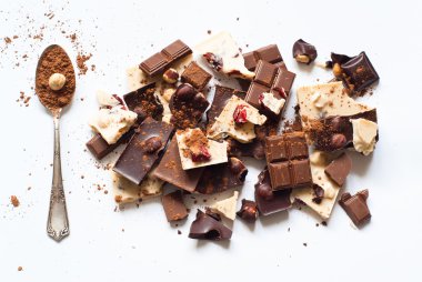 çikolatanın farklı çeşitleri.